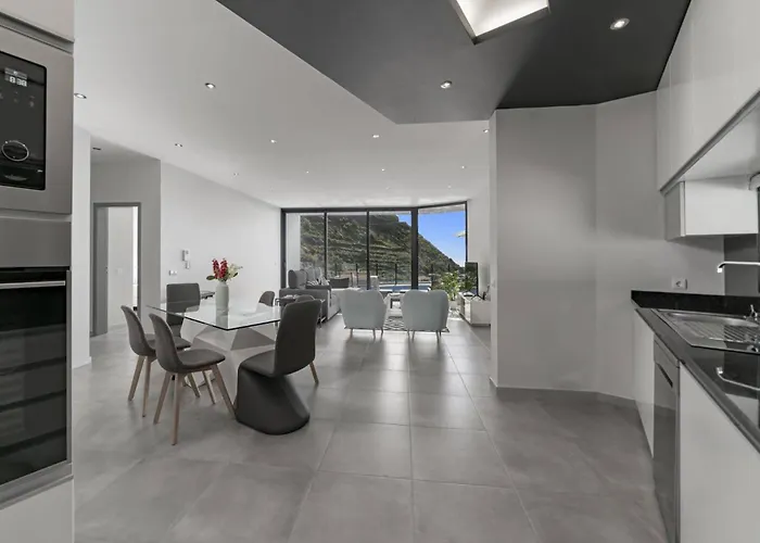 Calheta Charm By Villa