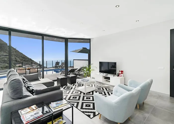 Vila Calheta Charm By *